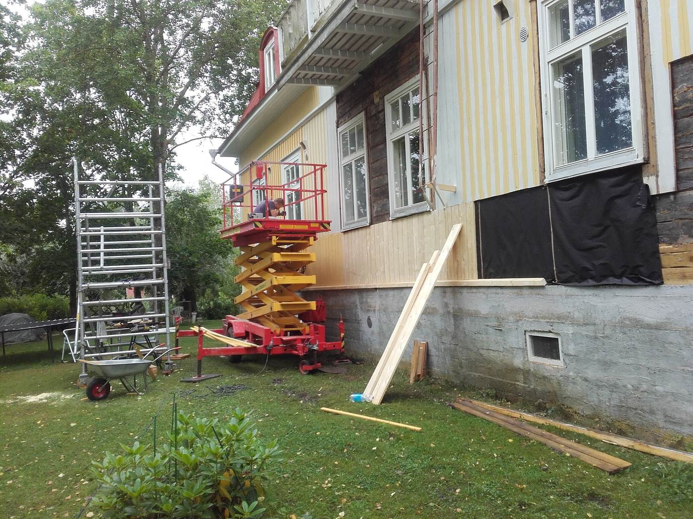 Julkisivukorjaus — ulkovuorauksen vaihto