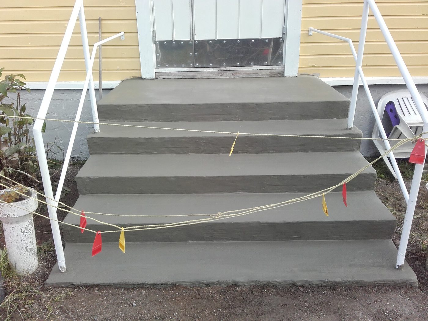 Betoniportaiden korjaus